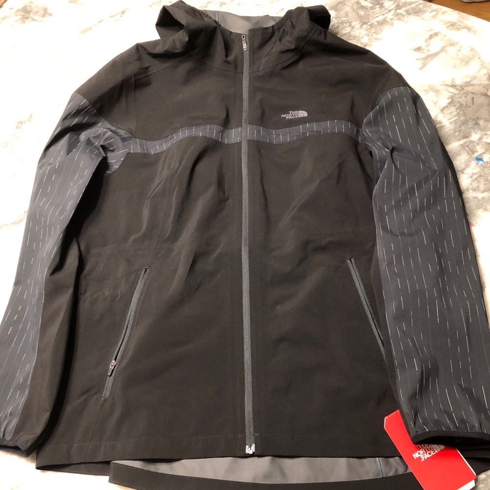 Woman’s XL north face rain coat/light jacket